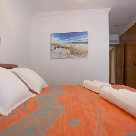 Appartamento Lovely Near The & Of Arts And Sciences Valenza